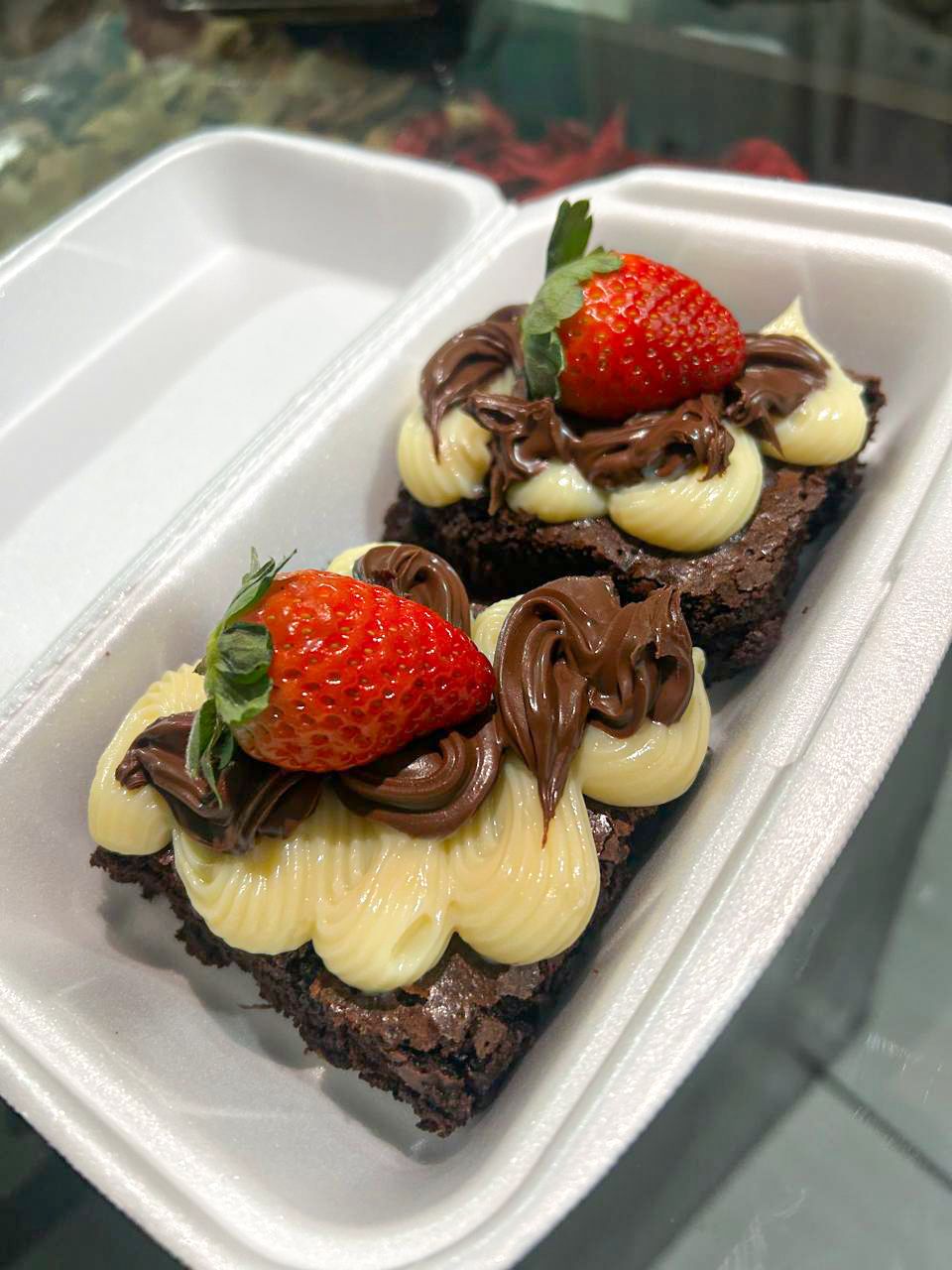 Brownie coberto com brigadeiro